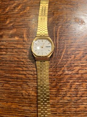 Vintage Elgin Gold Tone Men's Dress Watch - Gold Dial & Bracelet great condition